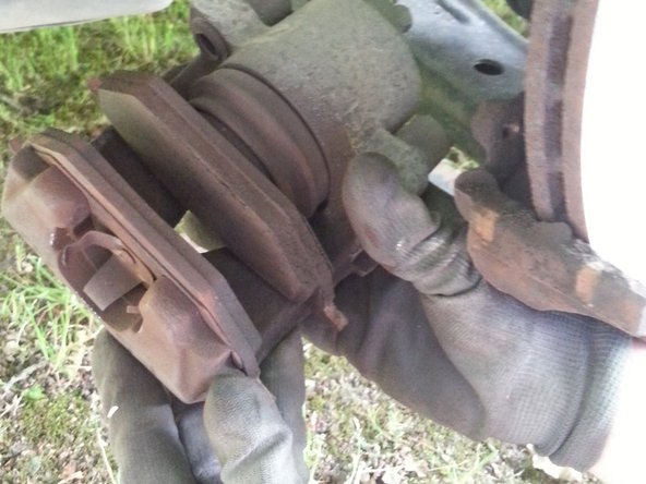 attention de ne pas toucher le joint en plastique du piston