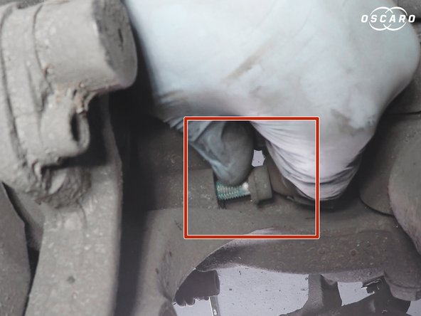 Repérer la position des vis en haut et en bas, attention la longueur différente