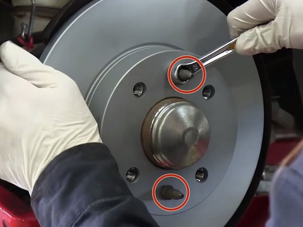 Repositionner le disque et resserrer les 2 vis