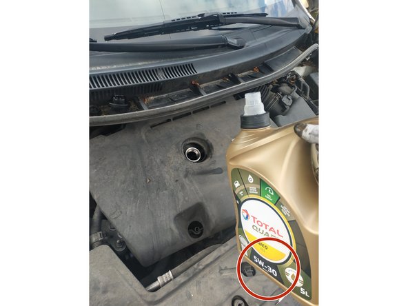 verser 5l d'huile 5w30