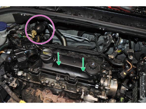 
Reinstall the rocker cover / air manifold. Tighten the 8 + 2 screws
