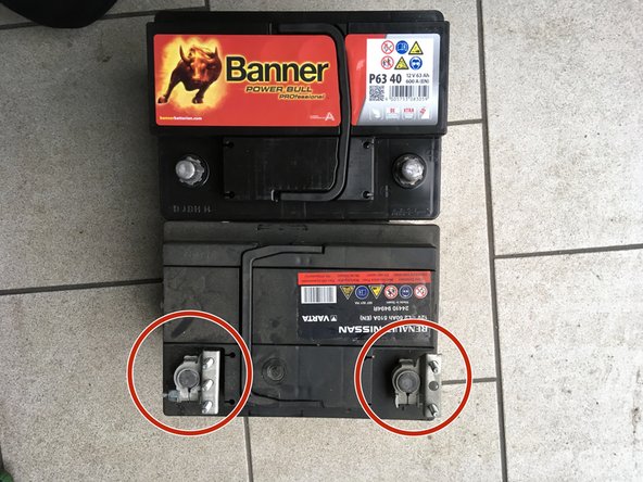Demonter les bornes de l'ancienne batterie