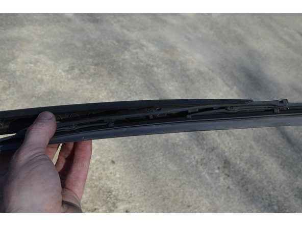 Il suffit de tirer dessus, il vient tout seul.