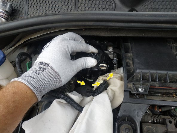 finir de dévisser à la main