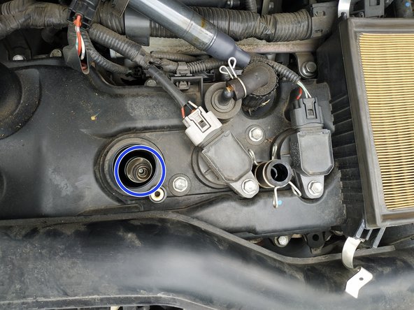 Ne pas forcer sur la connectique, la bobine est encore branchée.