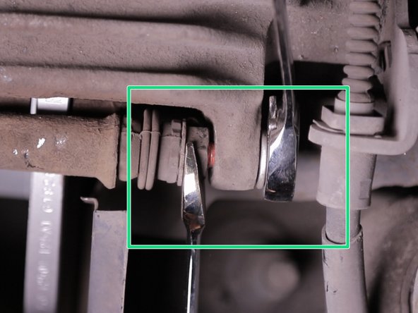 Appuyer plusieurs fois sur la pédale de frein afin de remettre en place le piston