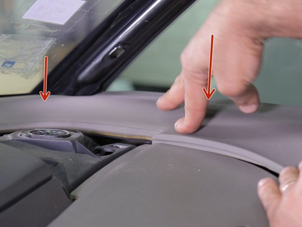 Replacer la garniture de la planche de bord