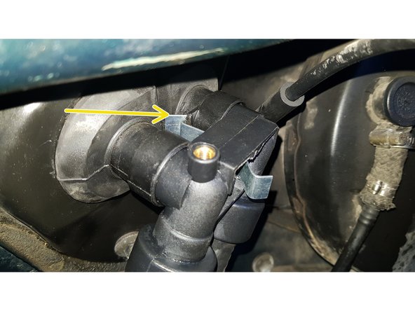 Puis placez le boîtier à sa place jusqu'au &quot;clic&quot; que fera l'agrafe.