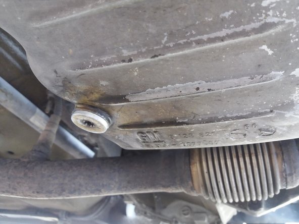 Vaporiser du nettoyant pour frein pour nettoyer les traces d'huiles.