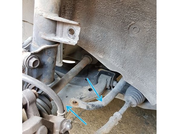 Quand l'écrou et totalement enlever du pas de vis, taper assez fortement sur le pas de vis pour retirer le pas de vis du support afin de libérer la biellette.