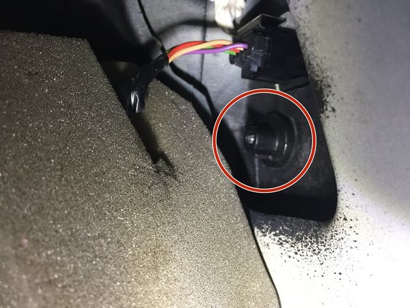 Dévisser l’écrou qui maintien le feu