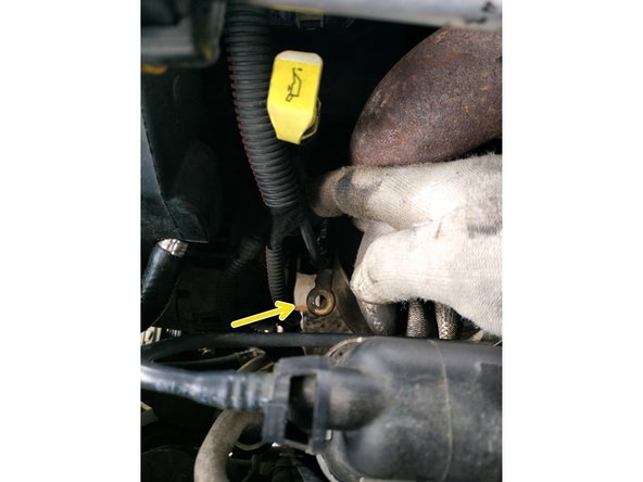 retirer le capuchon en caoutchouc dévisser l'écrou du + alternateur, clé de 13mm et retirer le fil