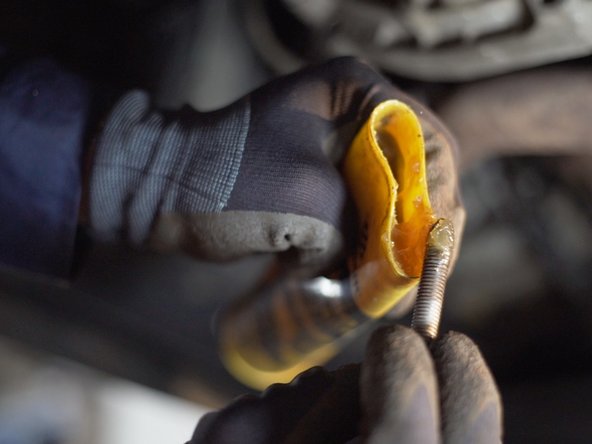 Appliquer de la graisse sur les vis