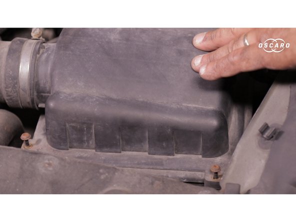 Revisser les 4 vis toujours à l'aide d'un tournevis Torx T20