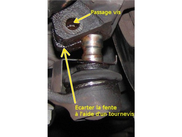 
Extract the wishbone ball joint axle Remove the tangential screw (16 socket wrench and a 16 socket). Insert the blade of a large flat screwdriver into the slot in the pivot then strike with a hammer to release the ball joint tail from the pivot
