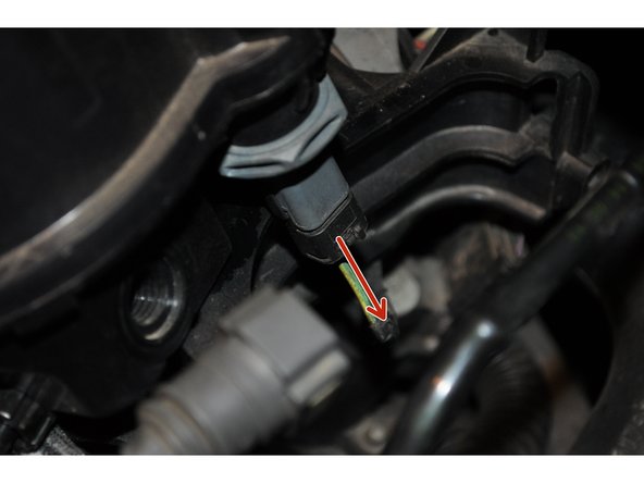 
Gently remove the filter from its support and disconnect the electrical connector located underneath
