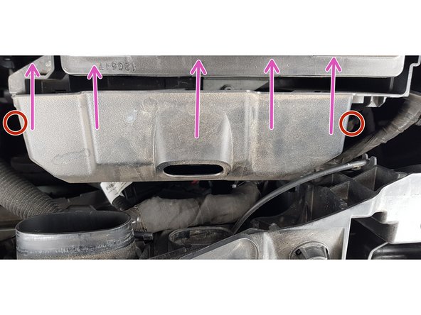 Puis repousser le manchon vers l'arrière du moteur. Le manchon est libre.