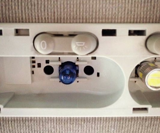 Placer la nouvelle ampoule puis allumer l'éclairage afin de voir si cela fonctionne.