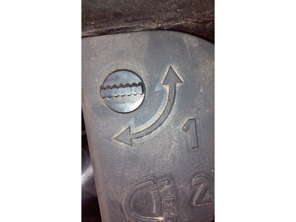 Tourner le bouton d'un quart de tour soit à droite soit à gauche pour le blocage.