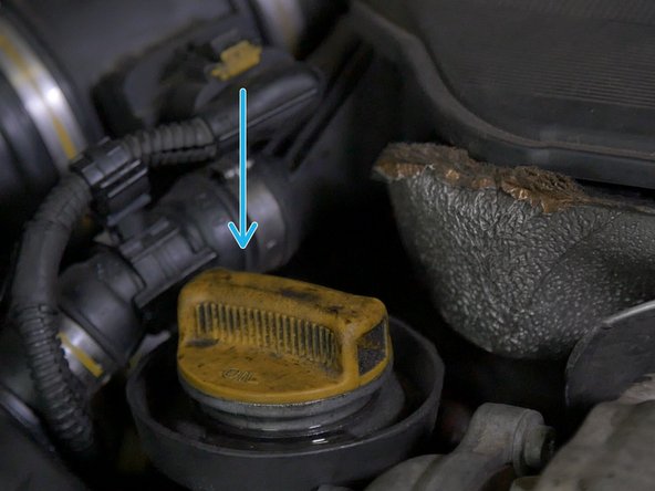 Le bon niveau d'huile doit se trouver juste en dessous du maximum, si cela n'est pas le cas rajouter de l'huile afin d'atteindre le bon niveau