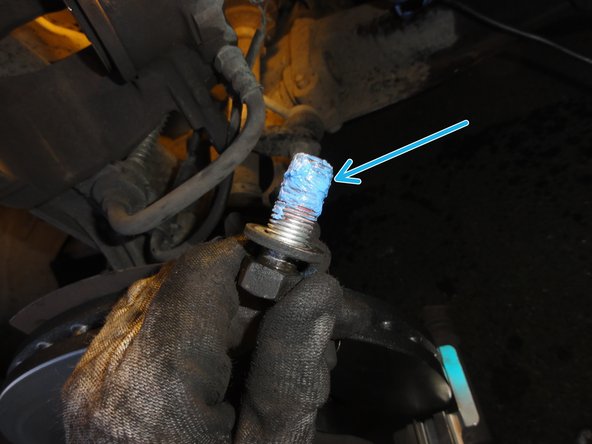 Mettre du frein filet sur les 2 vis de la chape.