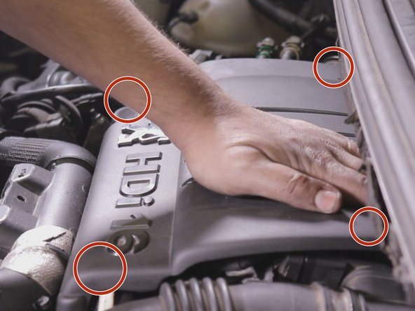 Repositionner le cache moteur