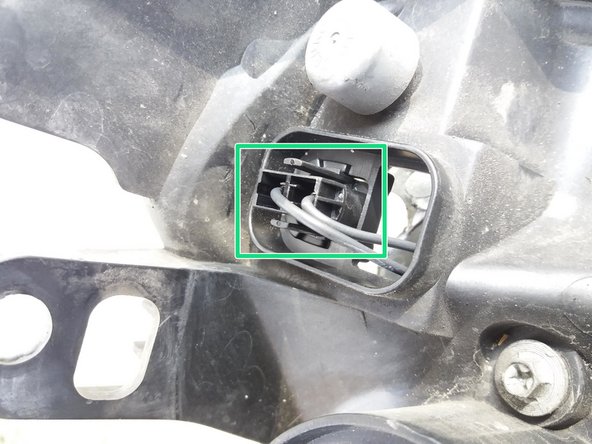 Renclencher le support dans le projecteur principal.