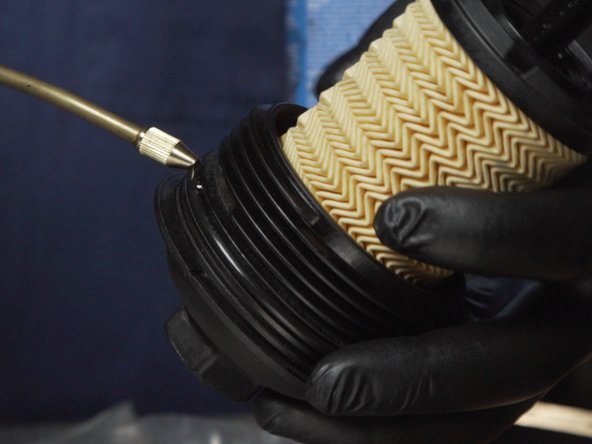 Appliquer de l'huile sur le joins de la cloche