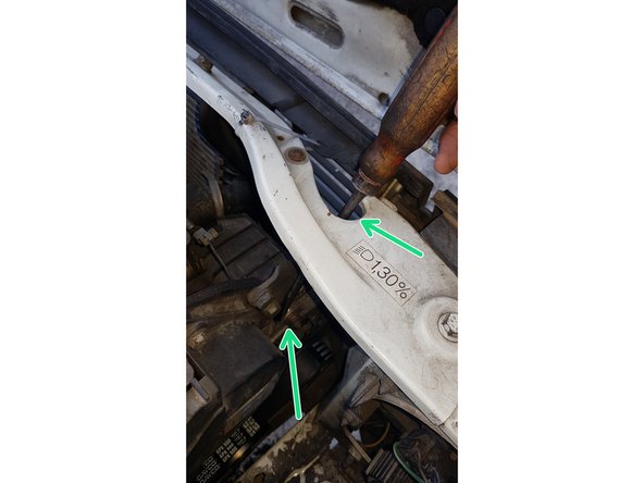 Pour régler la tension il suffit d'aligner les repères en posant le tournevis sur l'écrou en prenant appui sur la traverse