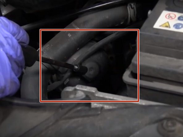 Déclipsser et retirer la durite