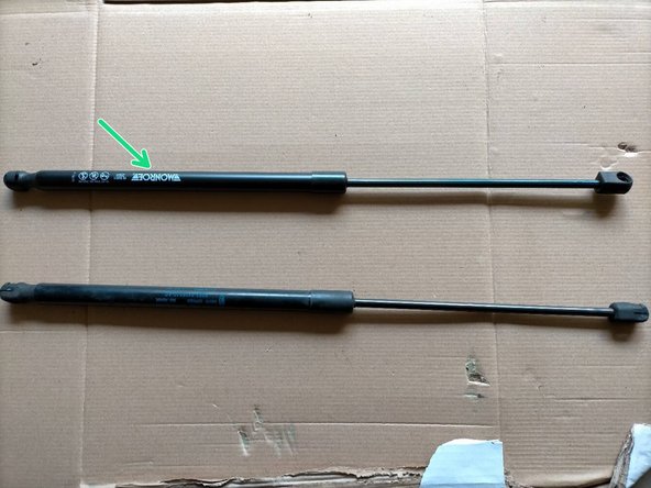 Le vérin neuf est au dessus. J'ai pris des monroe.