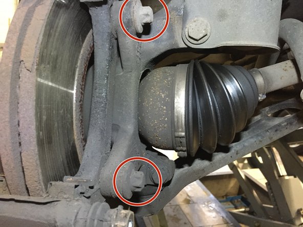 A l'aide du cliquet et de la douille de Torx E18 dévisser les 2 vis de la chape