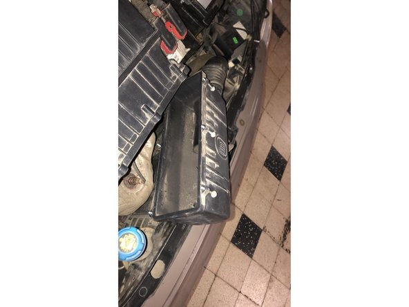 Sortir le filtre de la boite à air