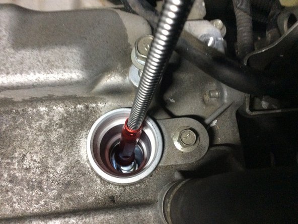 Descendre la bougie neuve avec la pince griffe (ou un bout de tuyau)et ne pas les jeter dans le puit.