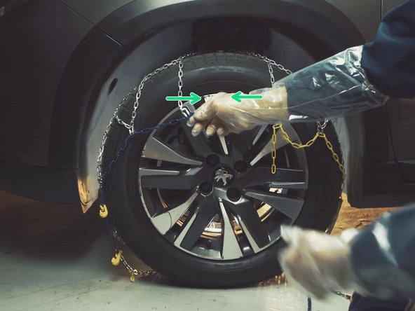 Accrocher la chaîne jaune avec la chaîne bleue