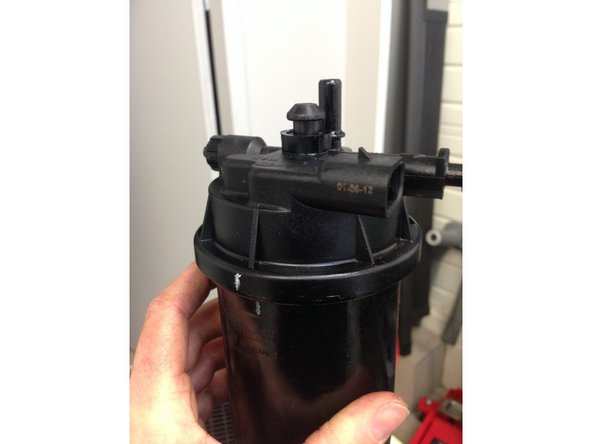 Revisser la vis de T35 du bloc carburant