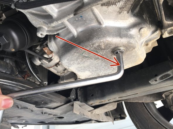 A l'aide du carré de vidange deviser le bouchon de vidange