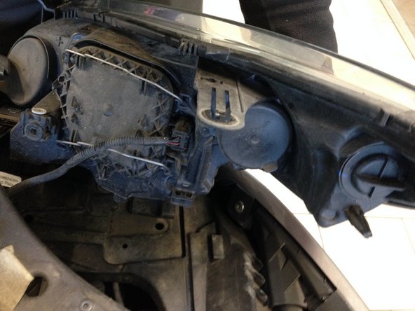 Tirer le phare vers vous pour accéder au ampoule