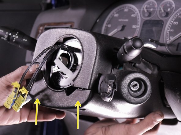 Guider la coquille pour clipser la languette