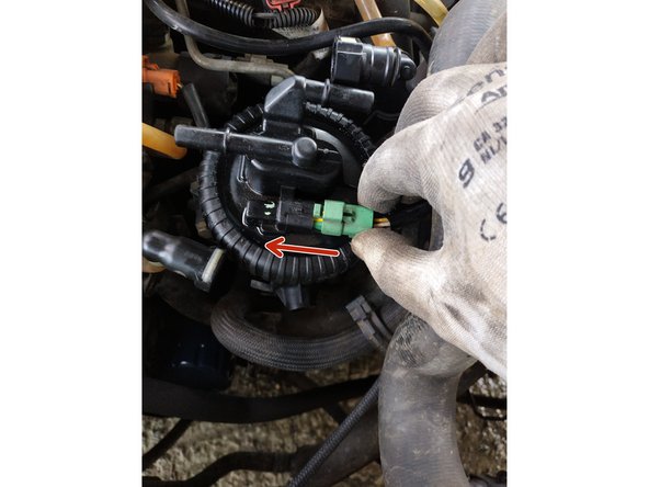 reconnecter la prise électrique du porte-filtre (on doit entendre un &quot;clic&quot;)