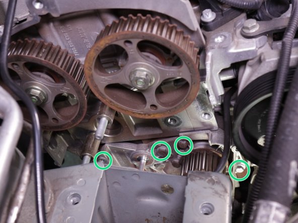 Retirer toutes les vis de la pompe à eau