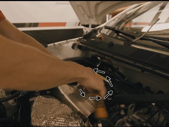 Desserrer dans le sens anti-horaire (inverse des aiguilles d'une montre)