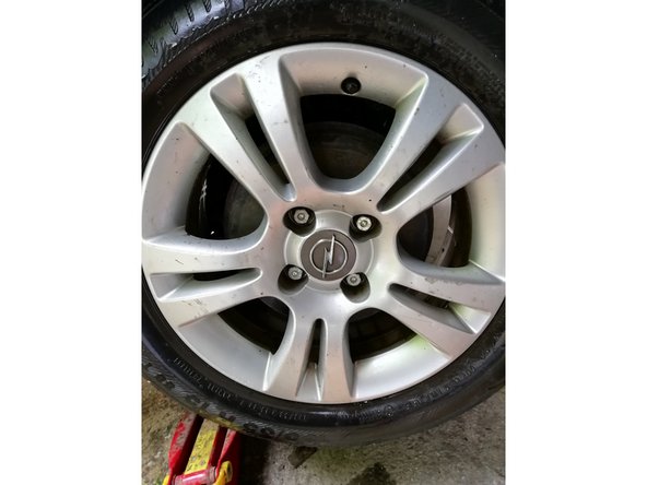 Repositionner la roue sur le moyeu