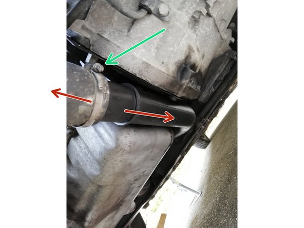 Désemboiter la durite de turbo au niveau du collier
