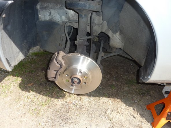 Maintenir l'écrou du coulisseau à l'aide d'une clé plate de 17. Visser et bloquer la vis extérieure à l'aide d'une clé plate ou à œil de 13.