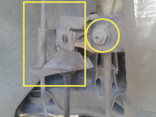 Visser la biellette de direction, agrafer le support de câble du capteur ABS