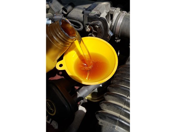 Il faut 3.25L pour le moteur et 0.3L pour le filtre