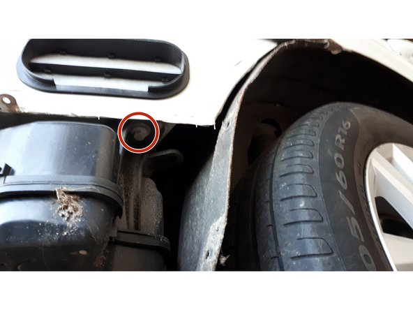 Il suffit de dévisser ses 3 vis à l'aide d'une clé de 13 afin de le libérer et le laisser descendre de quelques cm.