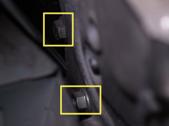 Pour le carter en aluminium retirer les  3 vis et les deux écrous