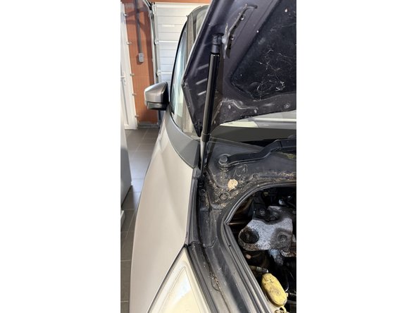 Comparer les longueur du vérin d'originet et du nouveau vérin pour s'assurer de la compatibilité